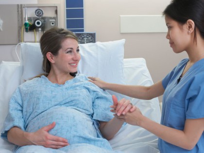 10-pregnant-woman-and-nurse 0