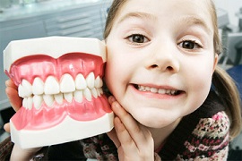 защитить зубы от кариеса, внезапная боль, Регулярная чистка зубов, Использование фторида, зубная нить, Соблюдайте диету, осмотр у стоматолога